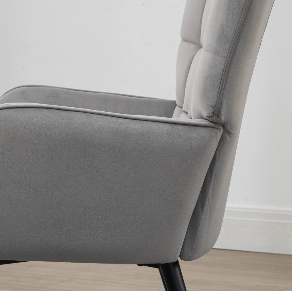 Set Poltrona con Orecchie e Poggiapiedi in Velluto Grigio Chiaro con Struttura in Acciaio, Carico Massimo 120 kg
