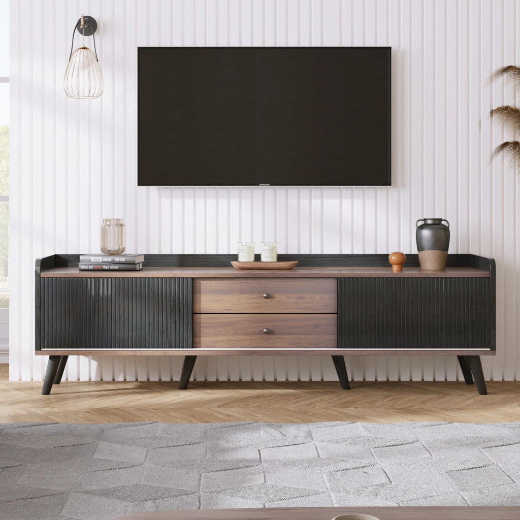 Mobile TV con due ante scorrevoli a righe e due cassetti in pannello truciolare nero e legno 160 × 40 × 58 cm