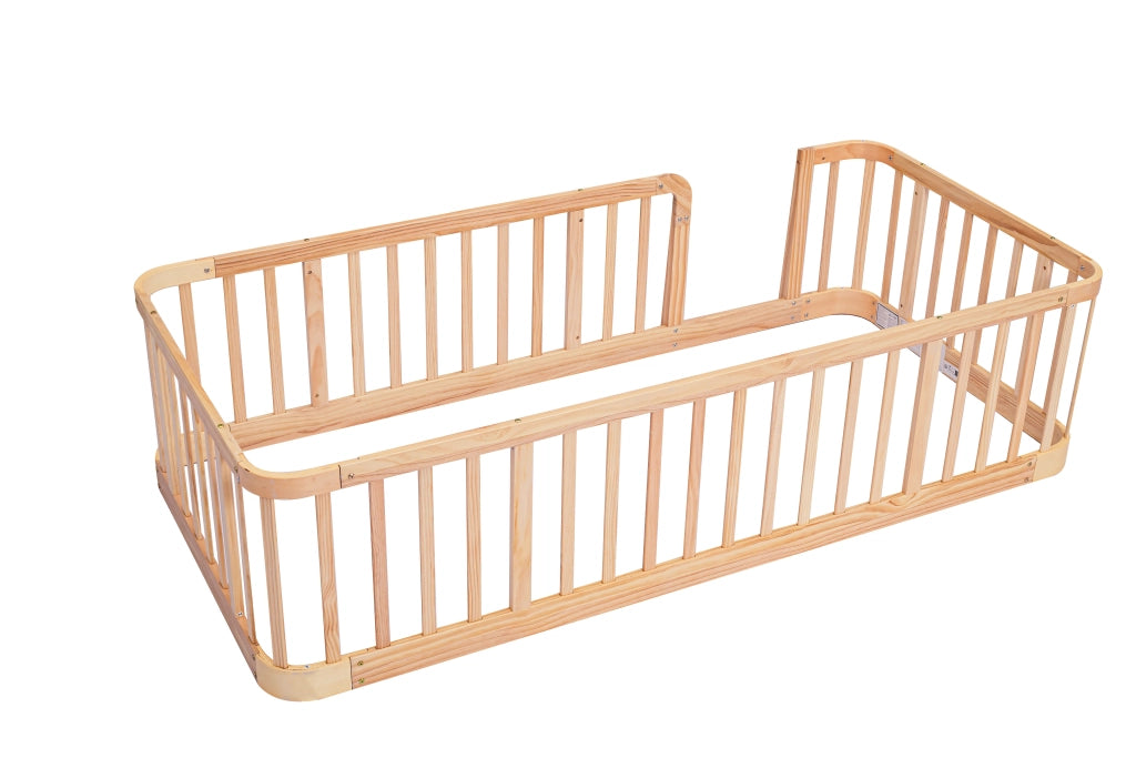 Box modulare per bambini 140×200 cm con distanza barre 7 cm e angoli arrotondati; legno ingegnerizzato; naturale