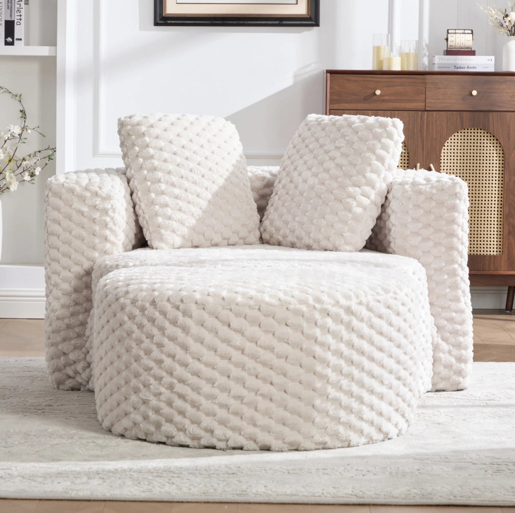 Poltrona compatta con pouf, design avvolgente e rivestimento in tessuto
