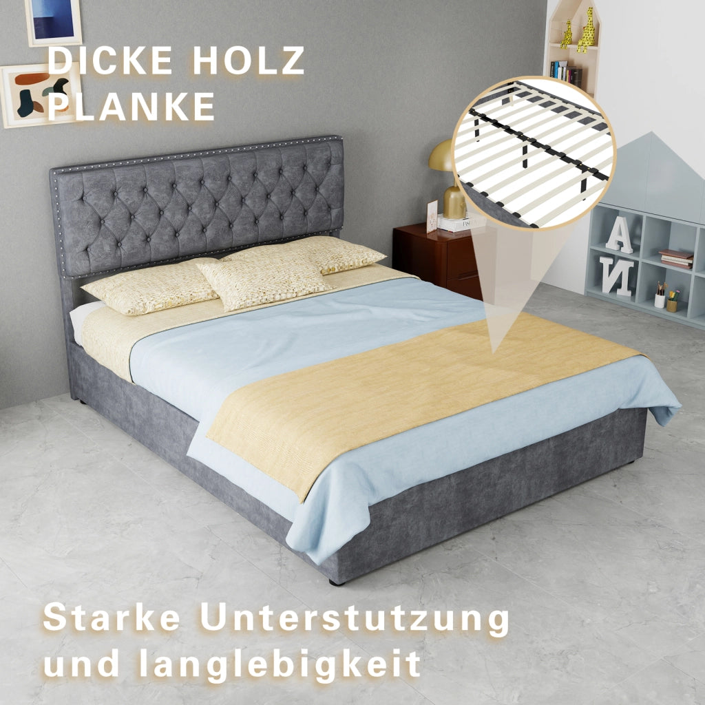 Letto 140 × 200 cm con testiera alta rivestito in velluto grigio con borchie e rete a doghe in legno