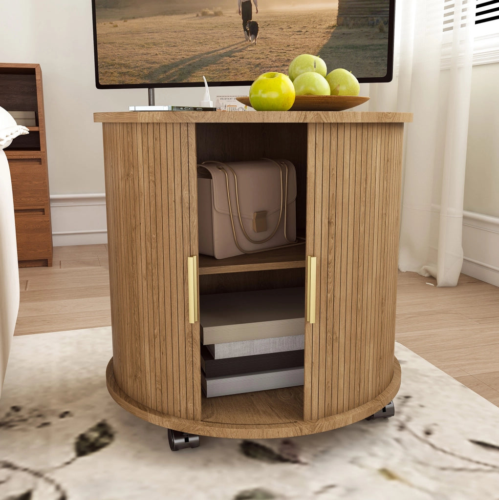 Comodino cilindrico stile Mid-Century con stazione di ricarica (presa elettrica + 2 USB), anta scorrevole e doppio vano, finitura effetto quercia, 60x60x60 cm