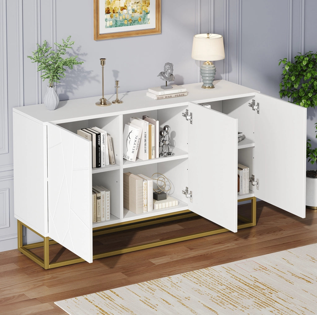 Credenza moderna lucida con ante scanalate e ripiani regolabili