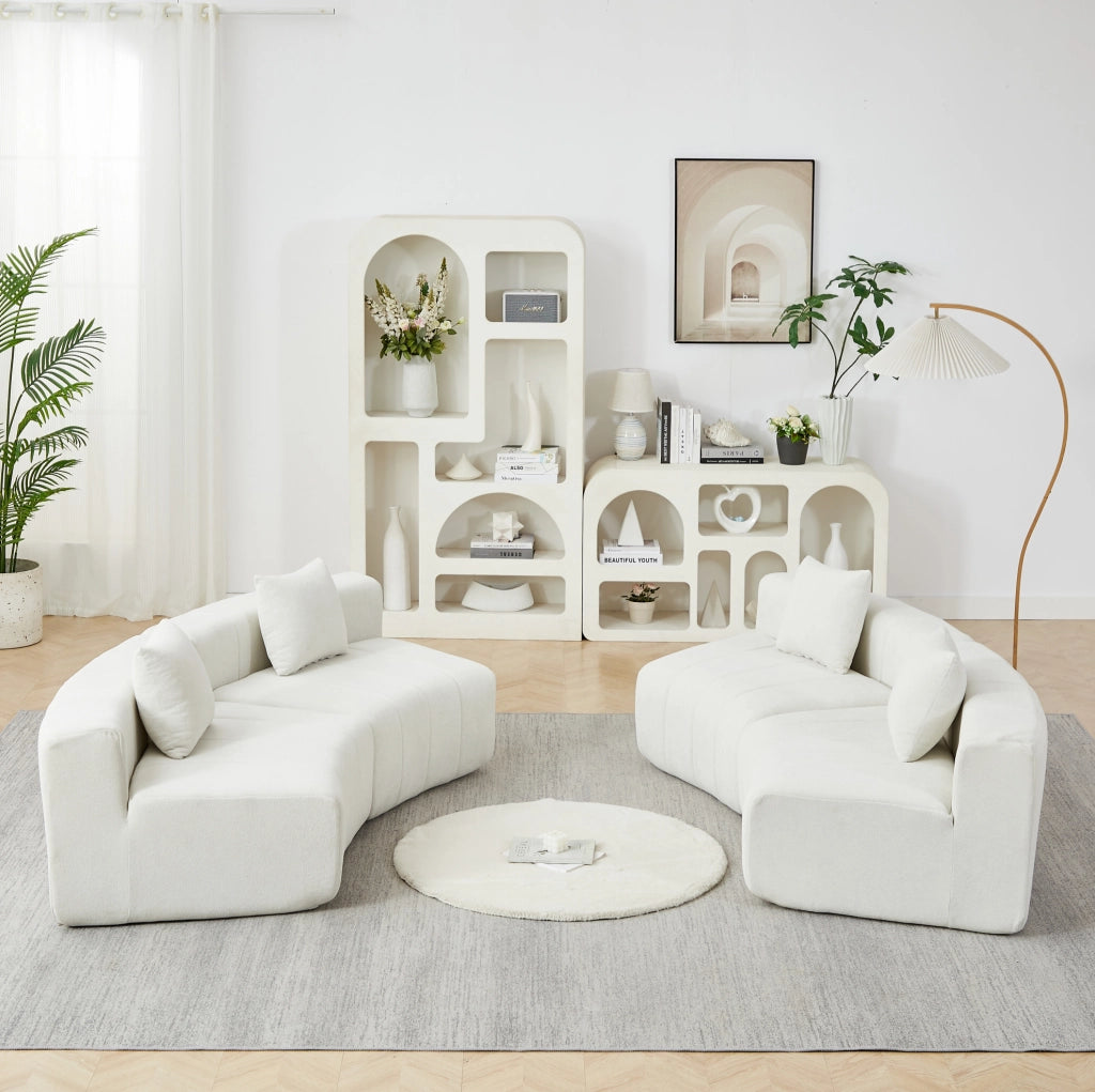 Divano modulare curvo in chenille beige con 2 cuscini