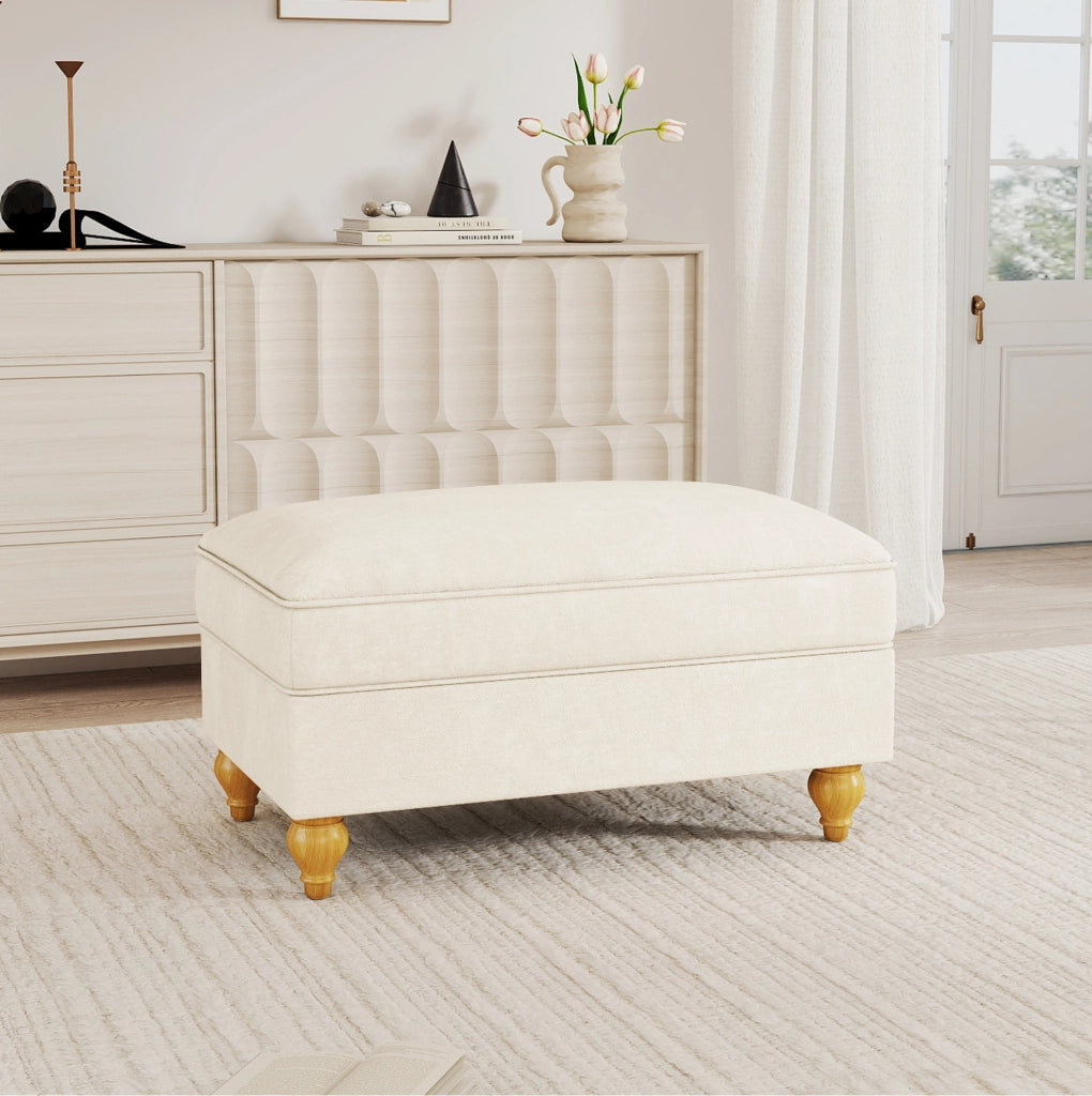 Pouf Windsor in tessuto chenille bianco con dettagli argentati
