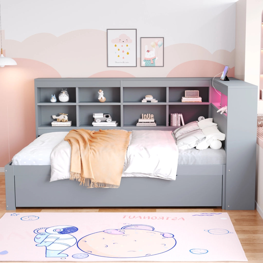 Letto matrimoniale 140 × 200 cm con cassetti LED cangianti e presa USB in legno grigio con vani laterali