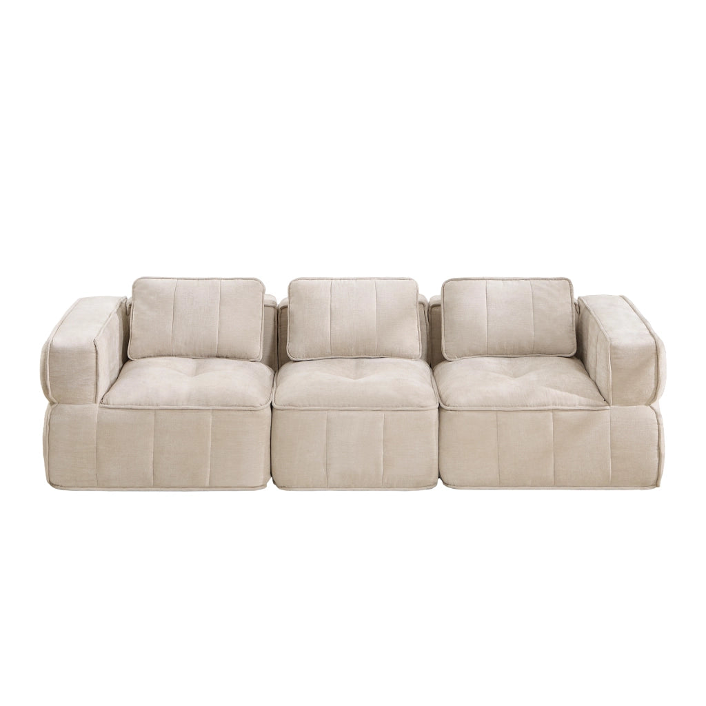 Divano modulare a 3 posti in poliestere beige con seduta profonda, braccioli larghi e base antiscivolo 67 × 271 × 93 cm