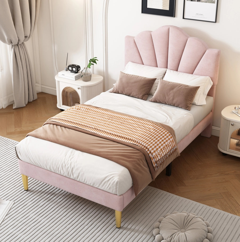 Letto singolo 90x200 cm in velluto rosa; testiera regolabile e gambe in ferro dorato
