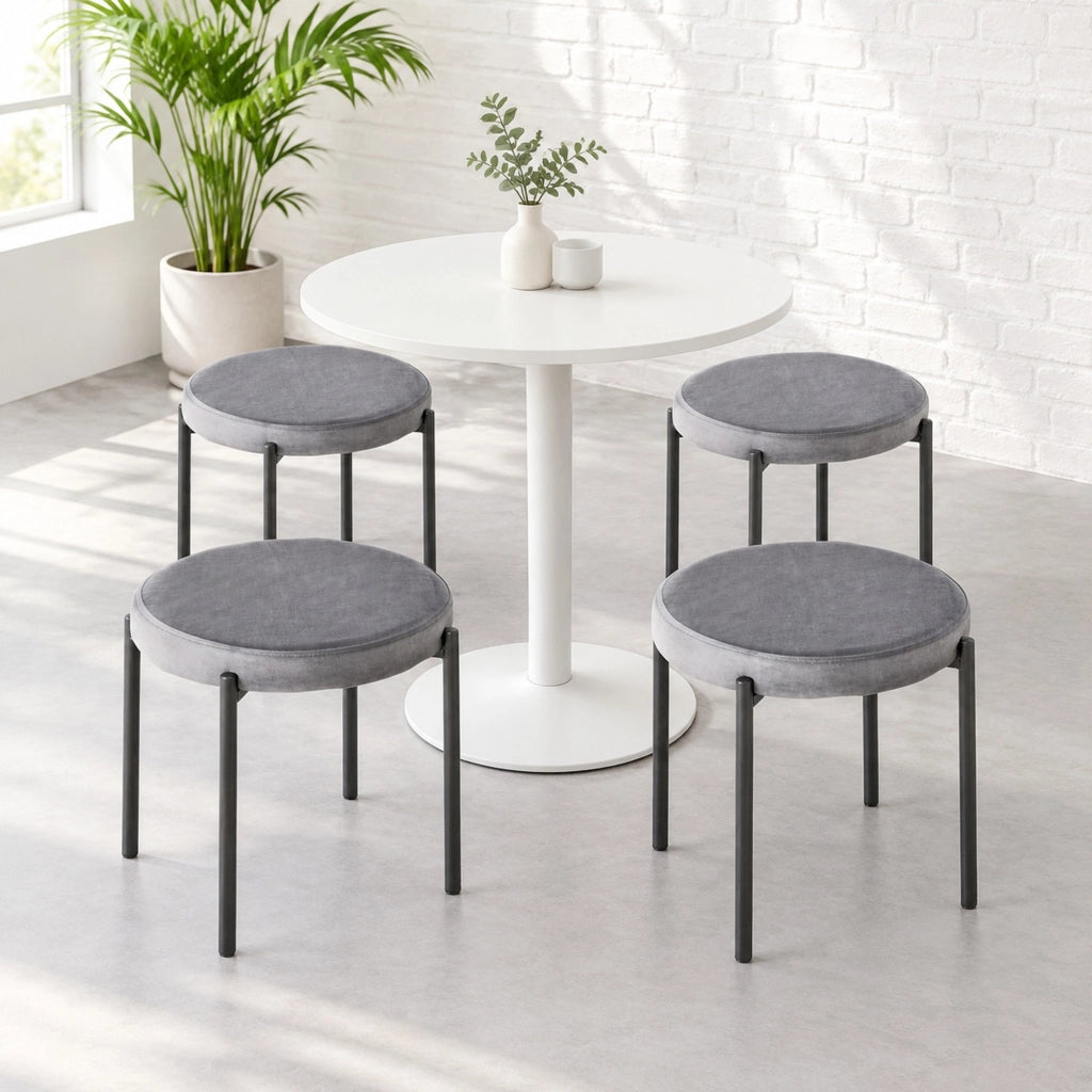 Set di 4 sgabelli impilabili 41,5 x 41,5 x 46 cm in metallo grigio, salvaspazio –