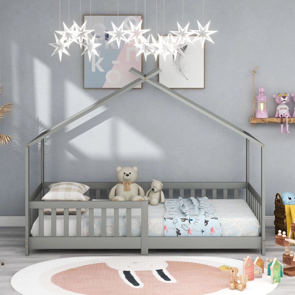 Letto per bambini a casetta 90 × 200 cm con rete a doghe in legno grigio chiaro con recinto di sicurezza