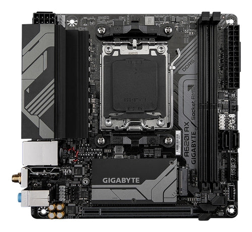 GIGABYTE A620I AX Scheda madre - Supporta CPU AMD Ryzen 8000, VRM digitale a 5+2+1 fasi, fino a 6400MHz DDR5 (OC), 1xPCIe 4.0 M.2, Wi-Fi 6E, LAN 2.5GbE, USB 3.2 Gen 2