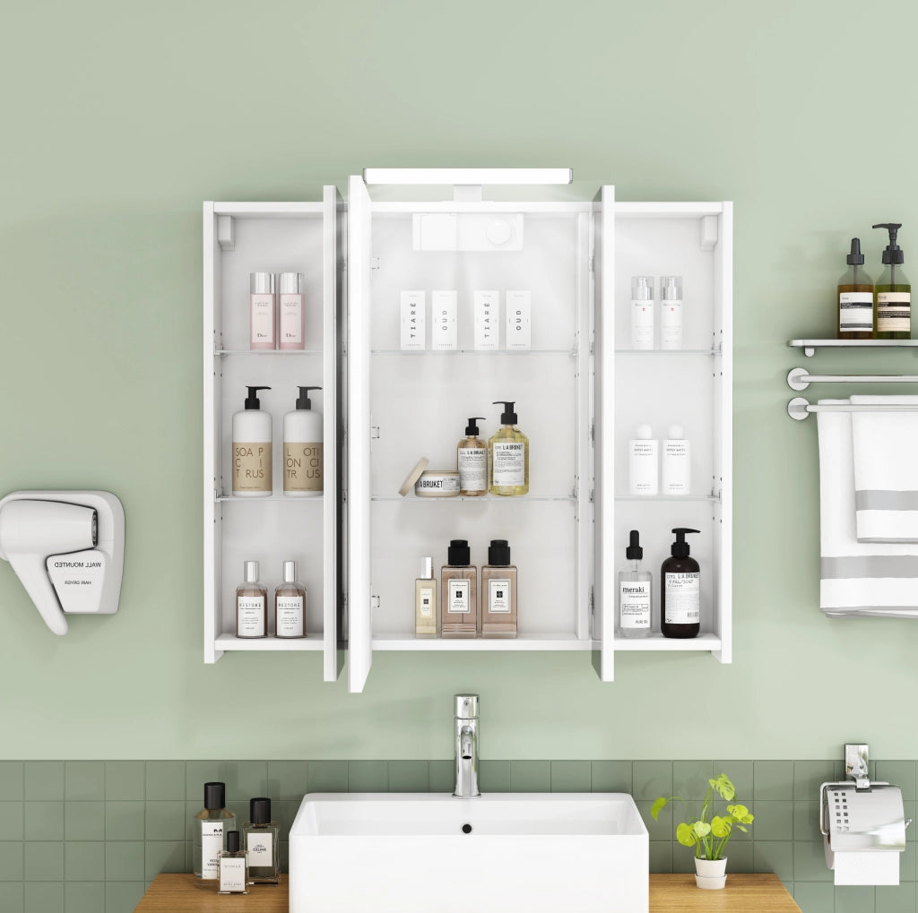Mobile specchio bianco da 80 cm a parete con 3 ante, illuminazione LED e presa francese integrata