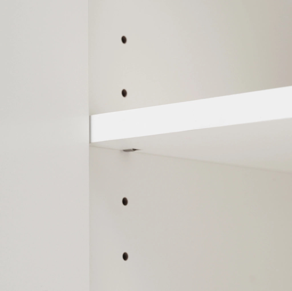 Credenza con 2 ante; 3 cassetti e ripiano regolabile; 140 x 40 x 84 cm; crema