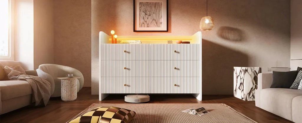 Sideboard bianco 120x40x75 cm con illuminazione LED e 6 cassetti, design moderno a scanalature ondulate per soggiorno e camera da letto