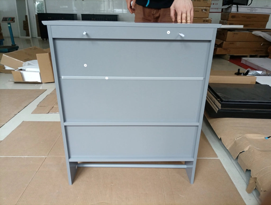 Mobiletto da bagno a muro in MDF grigio chiaro con 2 porte, ripiani aperti e porta asciugamani, 56,8x19x70 cm