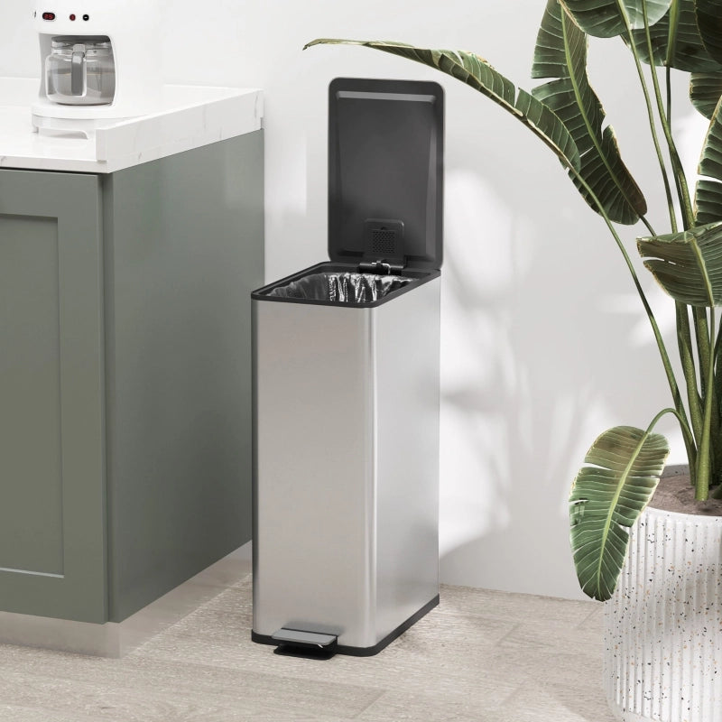 Pattumiera a pedale 20 l in acciaio inox argento con coperchio; secchio interno estraibile e chiusura silenziosa
