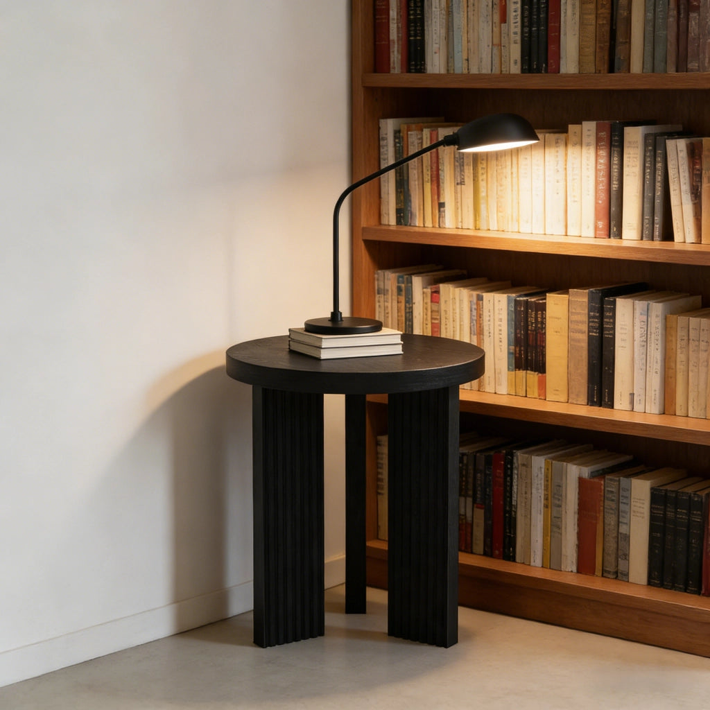Tavolino da divano rotondo a tre gambe in MDF nero con effetto legno scuro per soggiorno camera e balcone