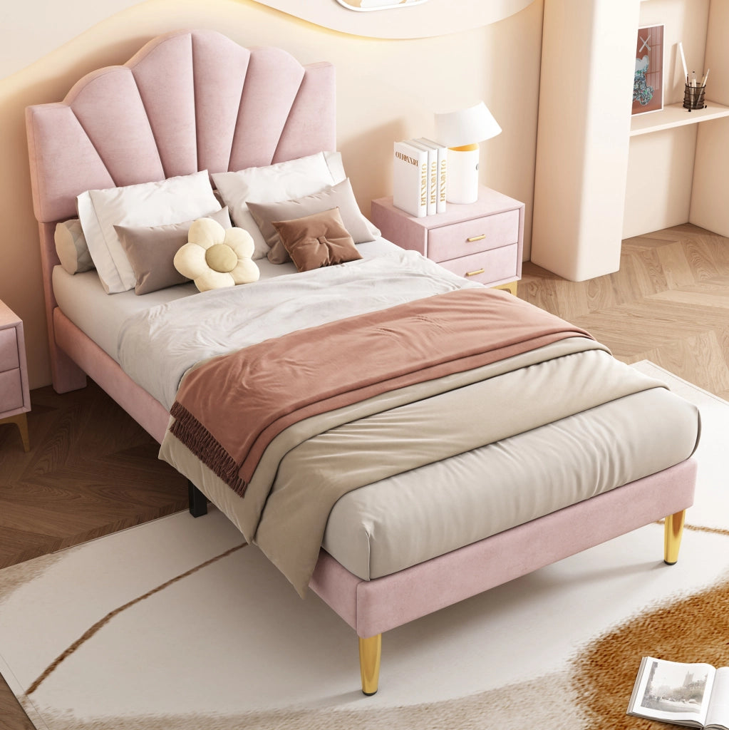 Letto singolo 90x200 cm in velluto rosa; testiera regolabile e gambe in ferro dorato
