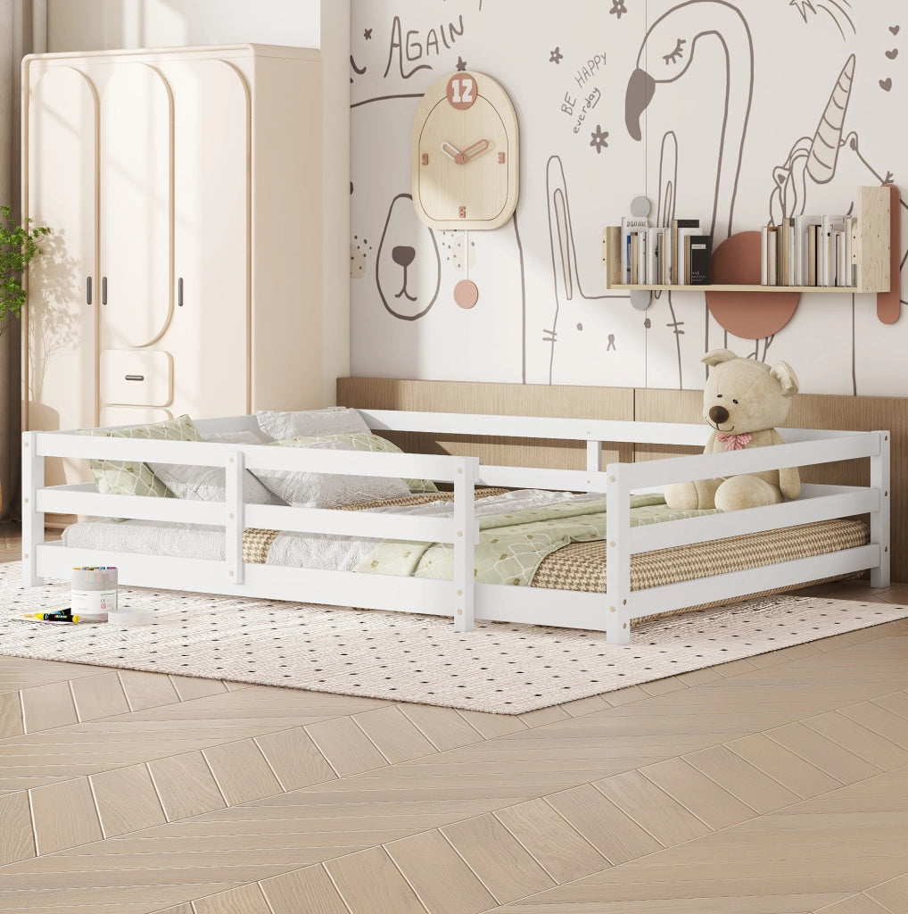Letto Montessori a pavimento 140x200 cm con sponde su 4 lati in pino bianco HOMVRA