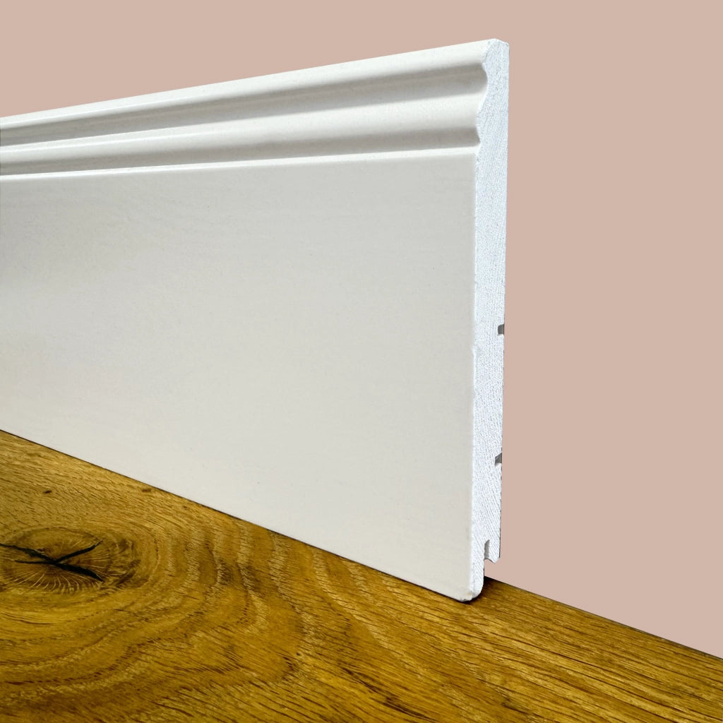 100ml di Battiscopa PREMIUM in legno MASSELLO mod.DUCALE 140x15 laccato bianco liscio