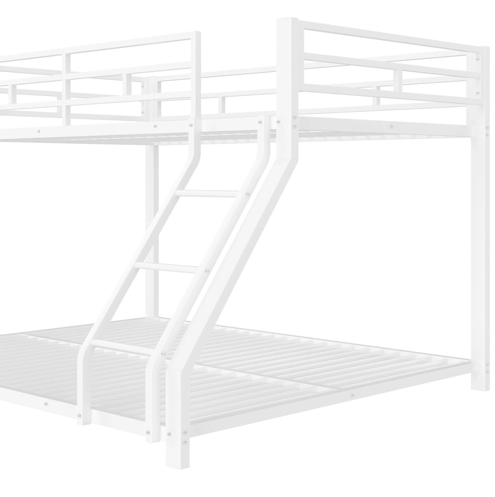 Letto a castello ULEVR 90x200 e 140x200 cm in metallo bianco con scala, sponde di sicurezza e certificazione EN 747