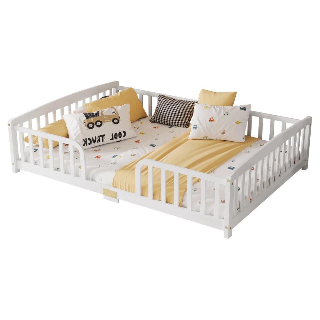 Letto basso matrimoniale 140×200 cm con accesso centrale e barriere di sicurezza; senza materasso; bianco