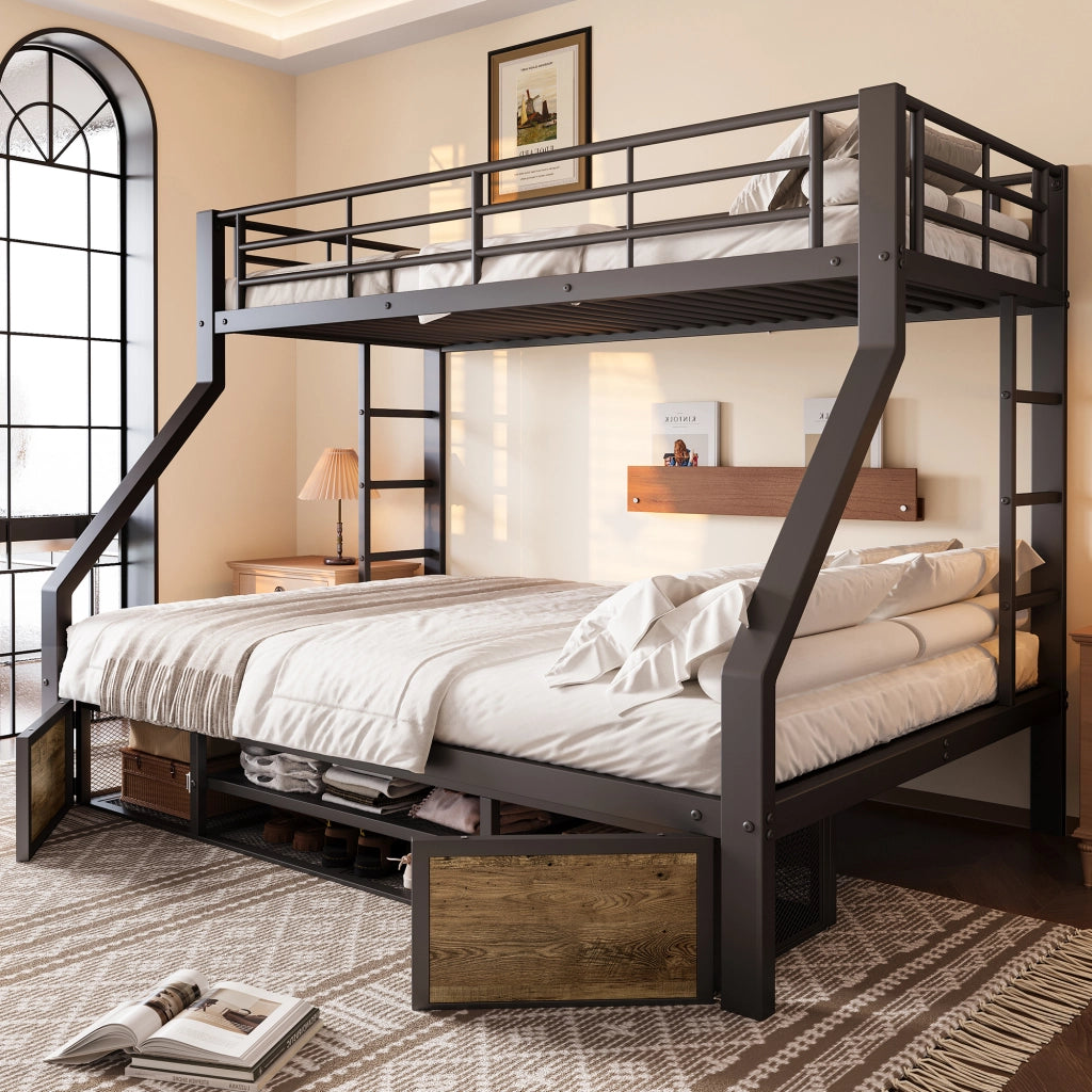 Letto a castello 3 posti 90×200 cm e 140×200 cm con scarpiera e vani; senza materasso; in metallo nero
