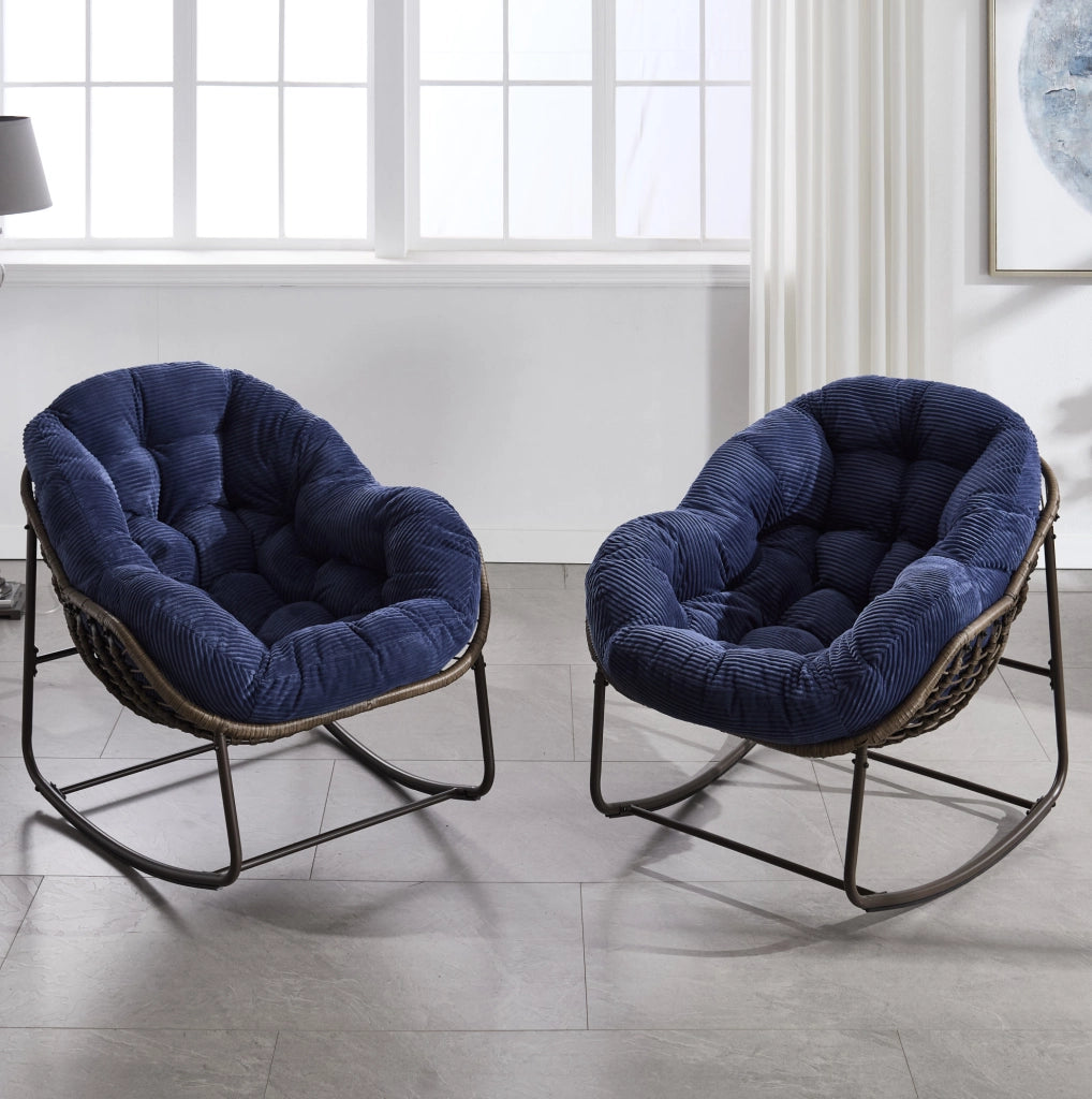 Sedia a dondolo da esterno in rattan sintetico con cuscino imbottito, dimensioni 78x106x90 cm, colore blu scuro