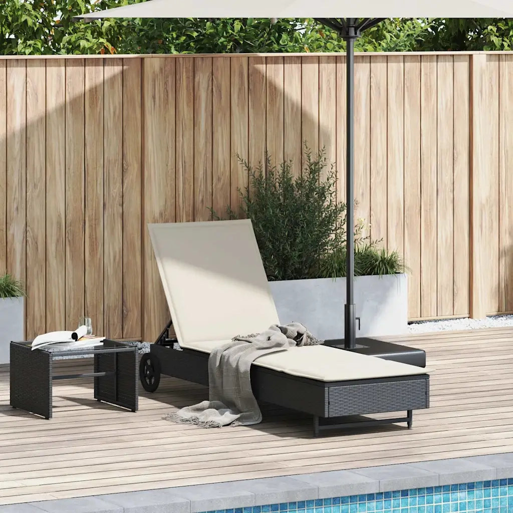 Lettino Prendisole con Ruote e Cuscino in Polyrattan Nero 4104033