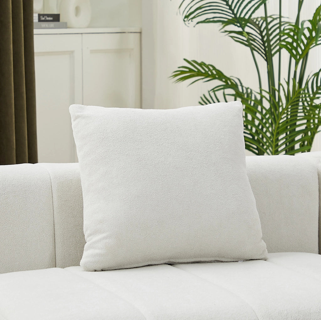 Divano modulare curvo a quattro posti in ciniglia beige con due cuscini per comfort e relax