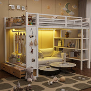 Letto a soppalco in metallo 140x200 cm con armadio aperto, scaffali, pannello forato e illuminazione LED bianco