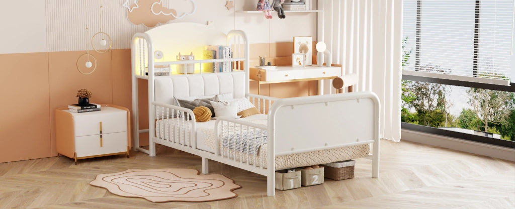 Letto singolo per bambini ULEVR 90x200 cm con sponde di sicurezza, testiera imbottita, vano e LED bianco