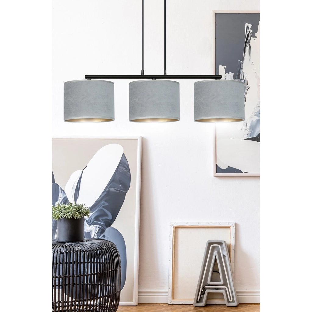 Lampadario 3 Luci Vinayaka In Acciaio Nero E Paralumi In Tessuto Grigio