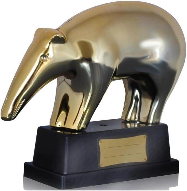 Tapiro d`oro su base con targa vuota per dedica