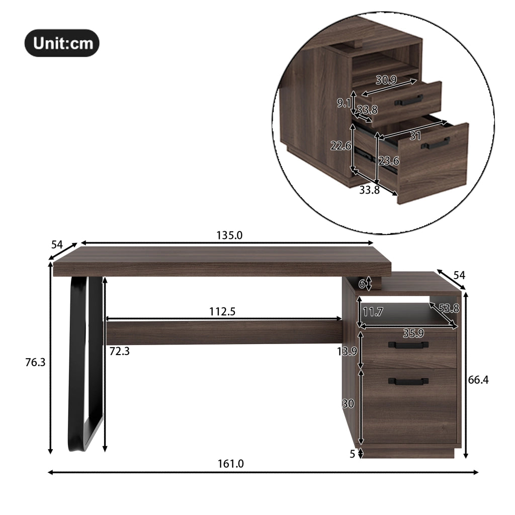 Scrivania 135 × 54 cm con cassetto silenzioso e vani aperti per ufficio e studio in MDF e metallo marrone