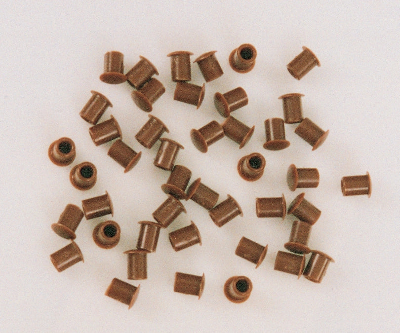 COPRIFORO PLASTICA MARRONE D 8 MM- 400,0 pz