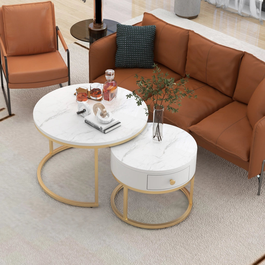 Tavolini bassi a incastro rotondi set di 2 in MDF bianco lucido effetto marmo con struttura in metallo dorata