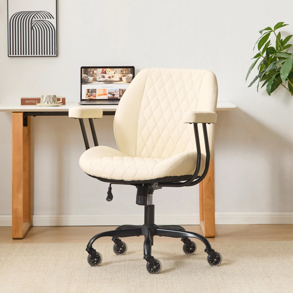 Sedia da ufficio ergonomica in pelle color crema con altezza seduta regolabile