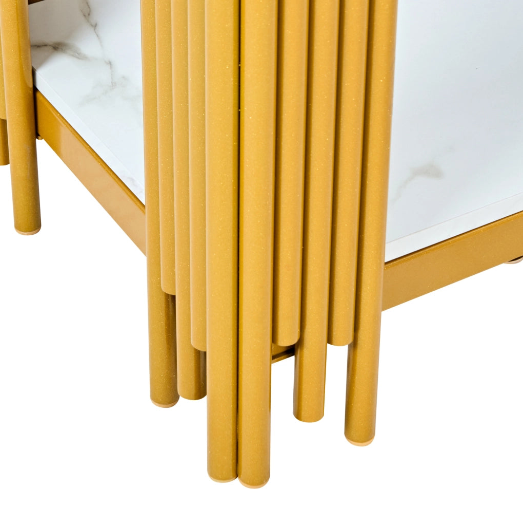 Tavolo consolle con 2 ripiani effetto marmo bianco, struttura in metallo dorato con finitura lucida, per ingresso, soggiorno e camera H80 x L123,5 x P33,5 cm
