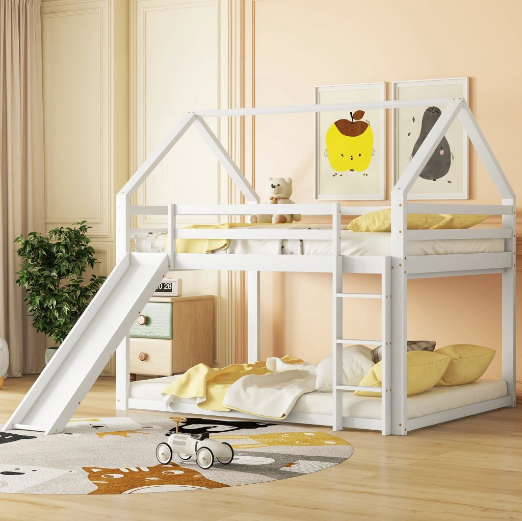 Letto a castello per bambini a forma di casa con scivolo e scala, materassi 140x200 cm, colore bianco