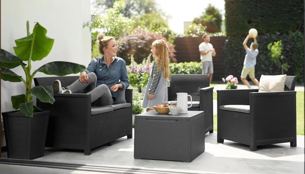 Salottino da Esterno Emma Lounge Set in Resina Effetto Rattan 4 Pezzi