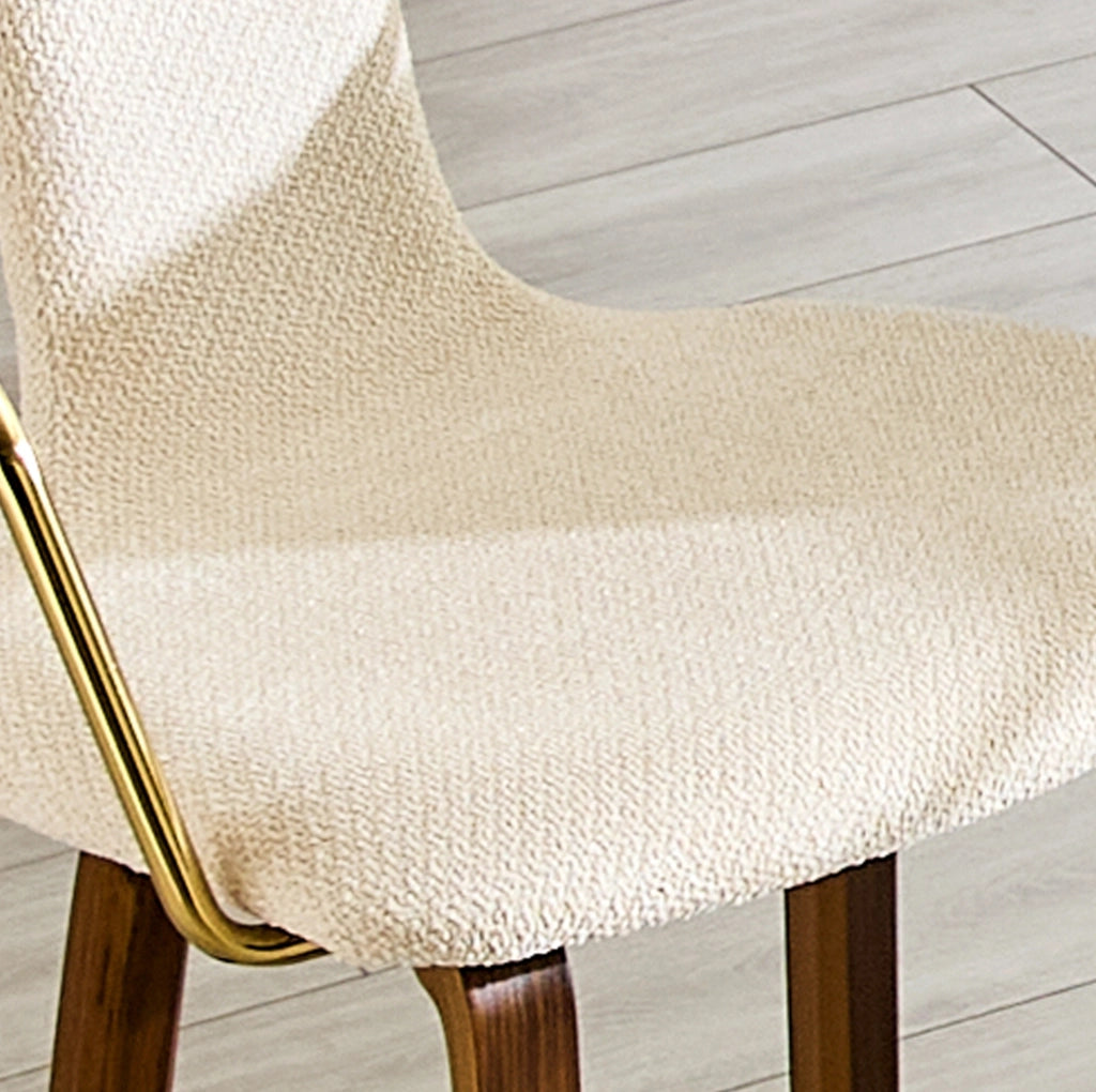 Set 2 sgabelli da bar con braccioli in tessuto teddy bianco e gambe in legno HOMVRA