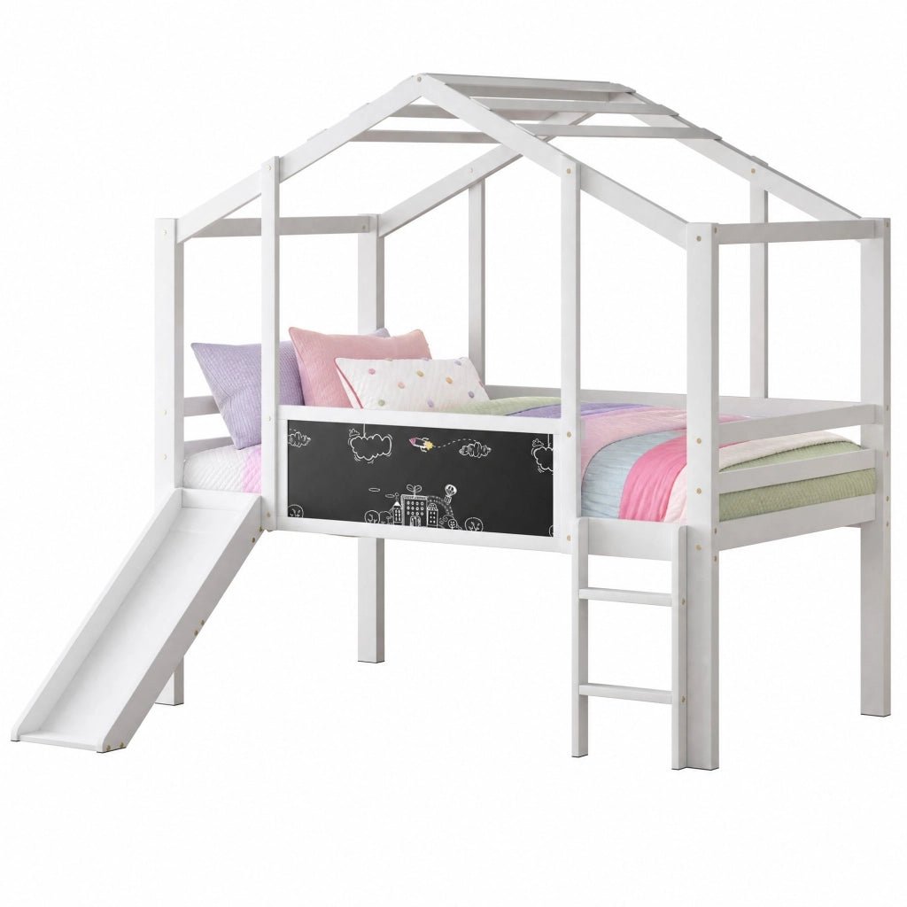 Letto a soppalco per bambini 90 x 200 cm in legno massiccio con scivolo, scaletta e lavagna, design a casetta, colore bianco