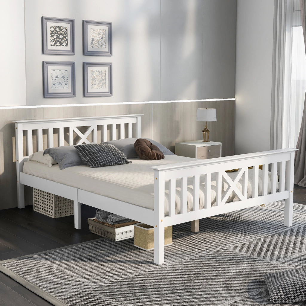 Letto matrimoniale in legno massiccio di pino bianco 140x200 cm con rete a doghe e testiera a X