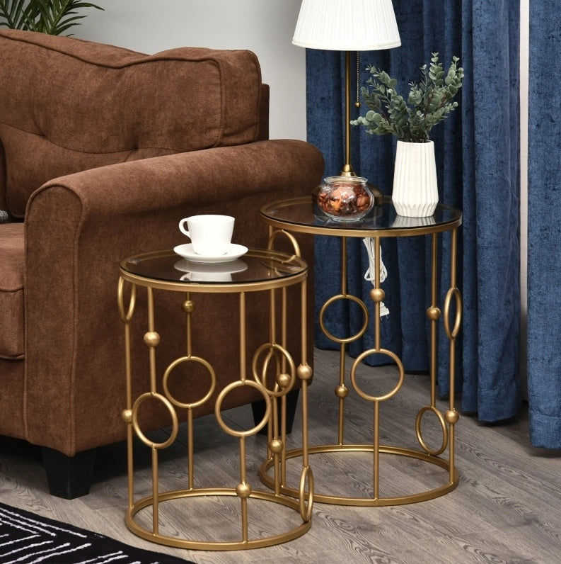 Set di 2 Tavolini da Salotto con Piano in Vetro, Design a Cerchi e Sfere, Ø41 x 57 cm, Oro