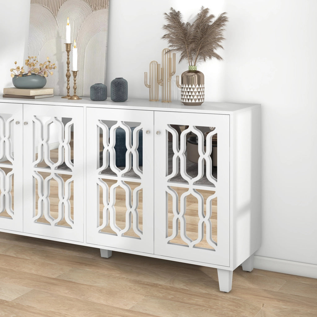 Credenza bianca con superficie a specchio; 4 ante e ripiano interno mobile; 160 x 40 x 84 cm