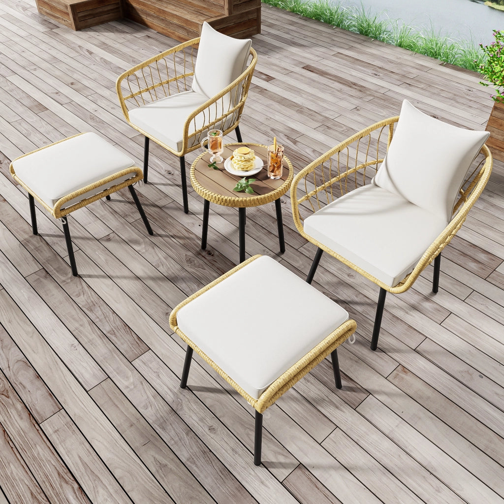 Set da giardino 5 pezzi con tavolo, 2 sedie e 2 sgabelli in rattan bianco e naturale