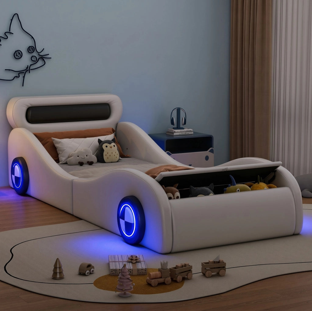 Letto singolo imbottito a forma di auto 90x200 cm con ruote luminose e vano portaoggetti bianco HOMVRA
