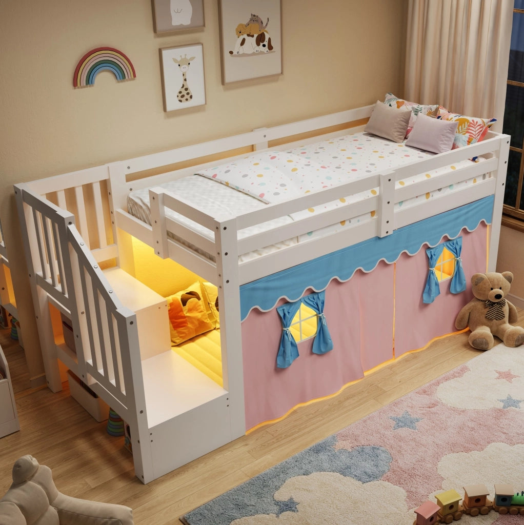 Letto semi-alto 90x200 cm bianco in pino e MDF con tenda oscurante; LED e mobile scala HOMVRA