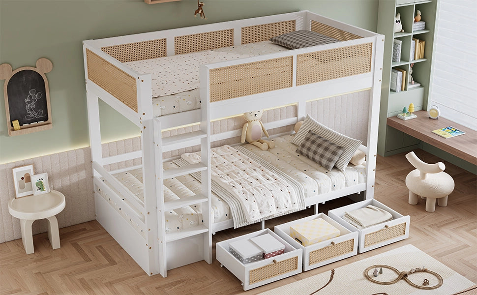Letto a castello per bambini in pino e MDF; 90x200 cm; con 3 cassetti su ruote e rattan; bianco e naturale